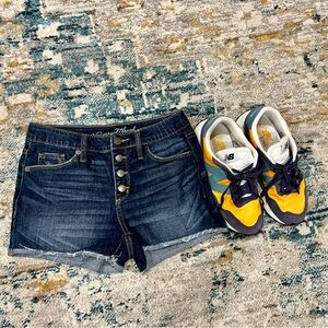 🌿🌟 - Universal Thread High Rise Jean shorts - 2/26R